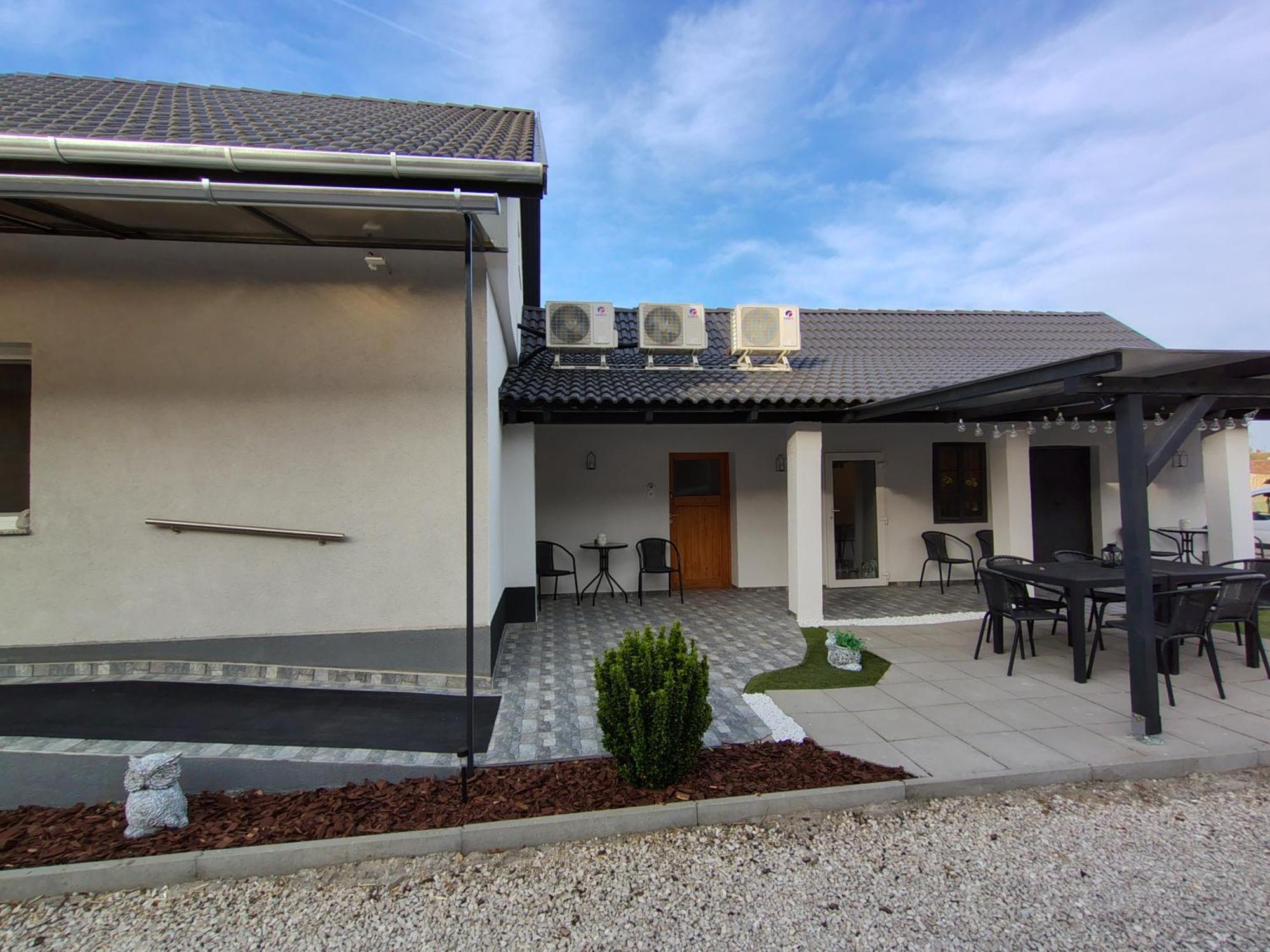 Hotel Csengo Vendeghaz Kiskoros Exterior foto